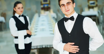 Profesjonalne ubrania dla pracowników gastronomii – styl, funkcjonalność i bezpieczeństwo w jednym